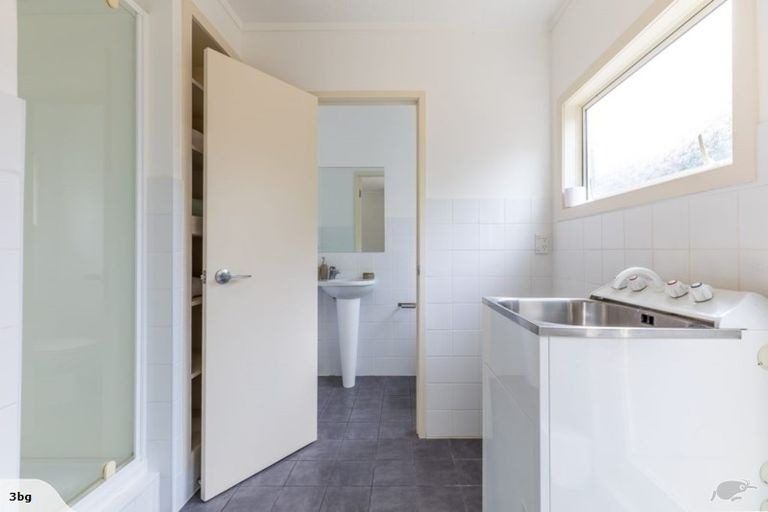 Photo of property in 1/62 Stapleford Crescent, Browns Bay, Auckland, 0630