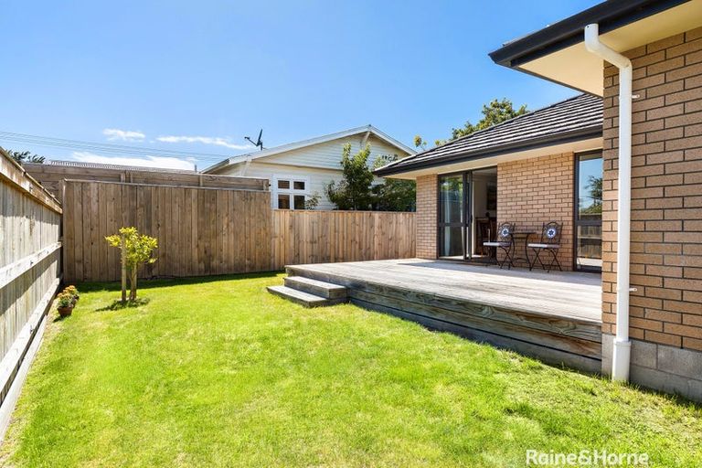 Photo of property in 21 Cambridge Road, Martinborough, 5711