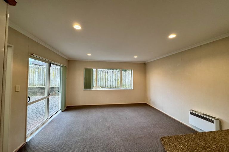Photo of property in 24 Lissleton Drive, East Tamaki, Auckland, 2013