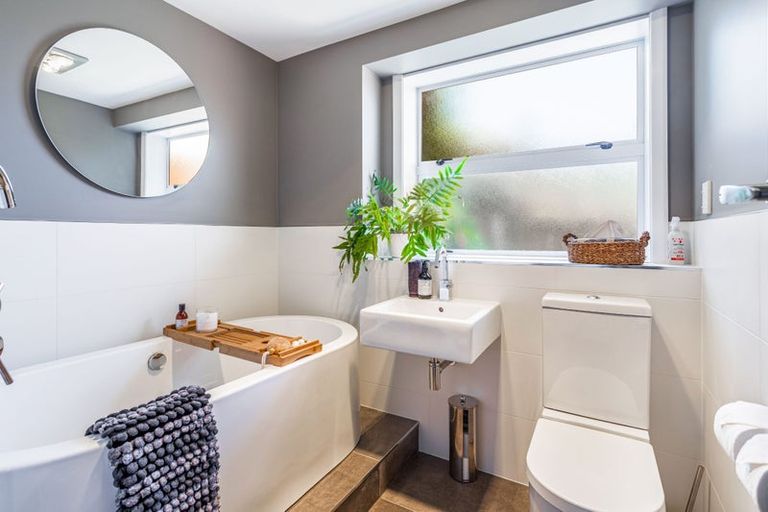 Photo of property in 23 Gloria Avenue, Te Atatu Peninsula, Auckland, 0610