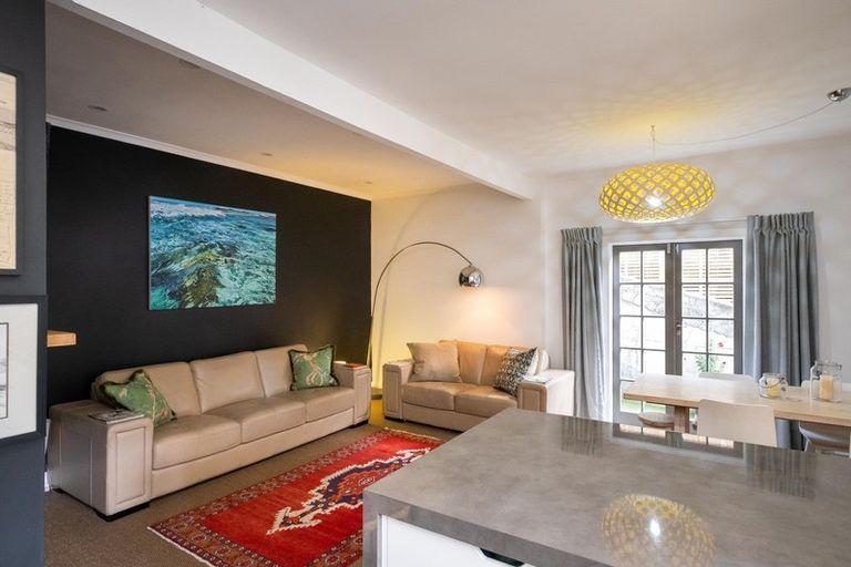 Photo of property in 22 Enfield Road, Hospital Hill, Napier, 4110