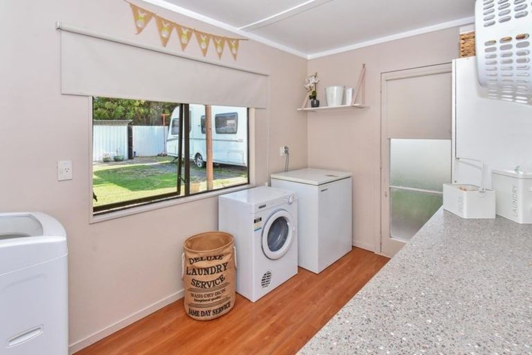 Photo of property in 21 Taihiki Road, Clarks Beach, 2122