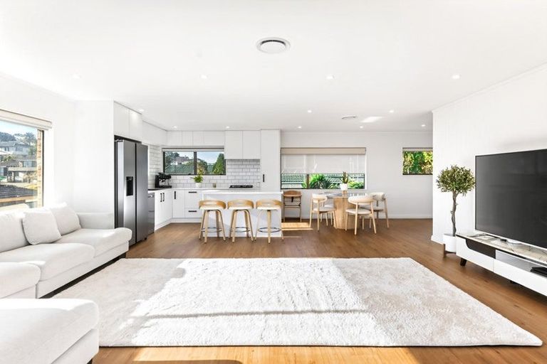 Photo of property in 53 Goodwood Drive, Goodwood Heights, Auckland, 2105