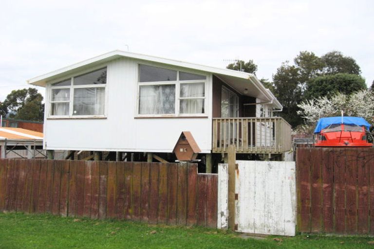 Photo of property in 15 Toroa Road, Otaihanga, Paraparaumu, 5036