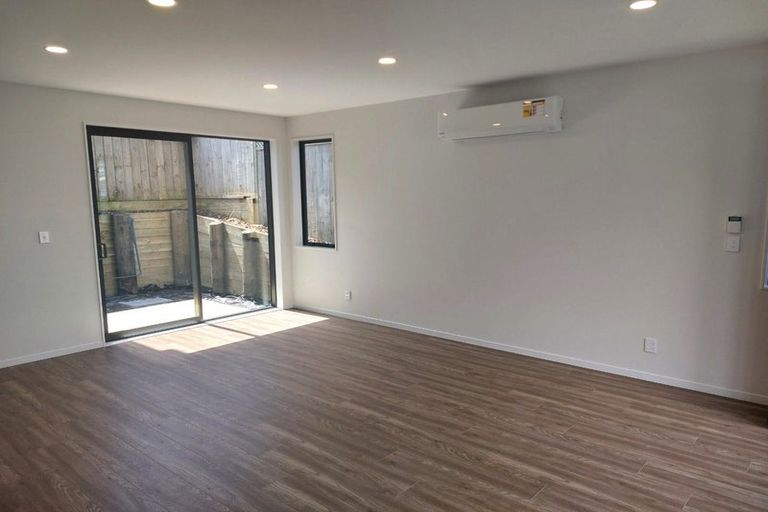 Photo of property in 3d Datura Place, Sunnynook, Auckland, 0620