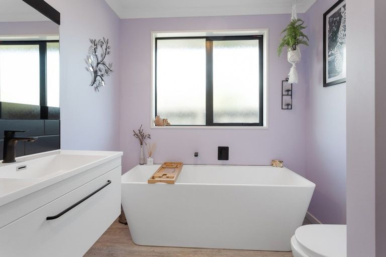 Photo of property in 18 Claremont Crescent, Amberley, 7410