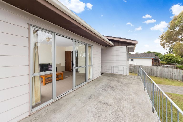 Photo of property in 18 St Catherine Crescent, West Harbour, Auckland, 0618