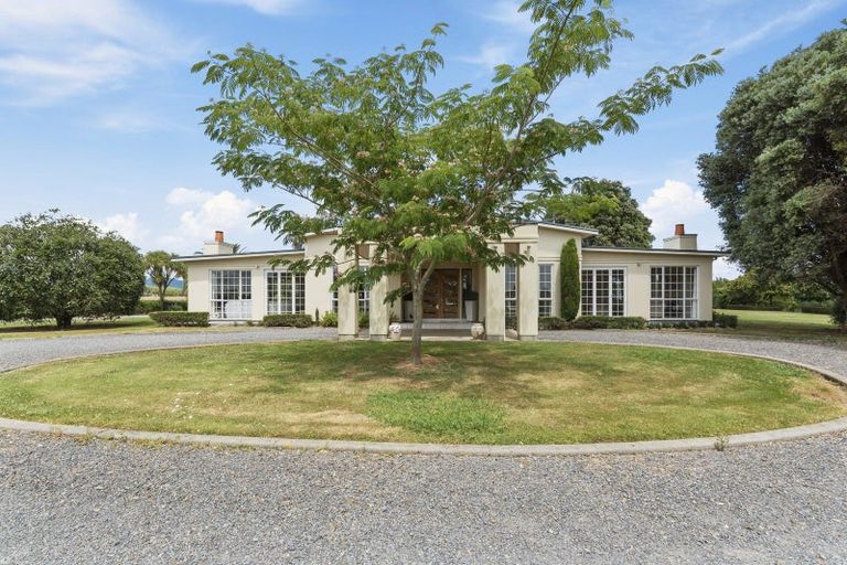 Photo of property in 15 Tarahunga Road, Levin, 5571