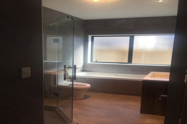 Photo of property in 1 Kakabeak Way, Takanini, 2110