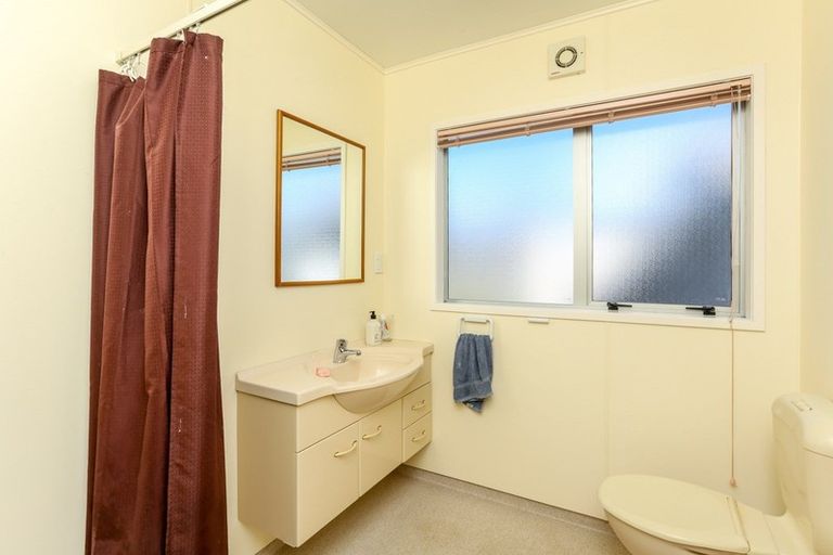 Photo of property in 17 Kowhai Street, Inglewood, 4330