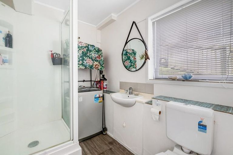 Photo of property in 1/13 Ayton Drive, Totara Vale, Auckland, 0629