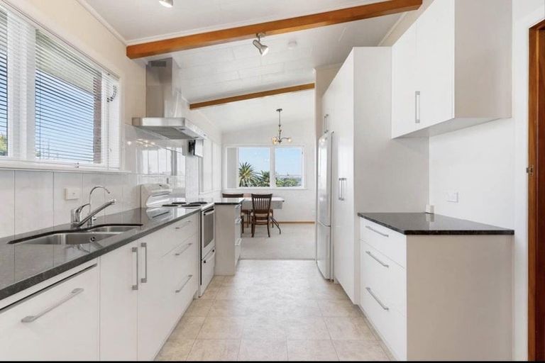 Photo of property in 19 Carole Crescent, Pakuranga, Auckland, 2010