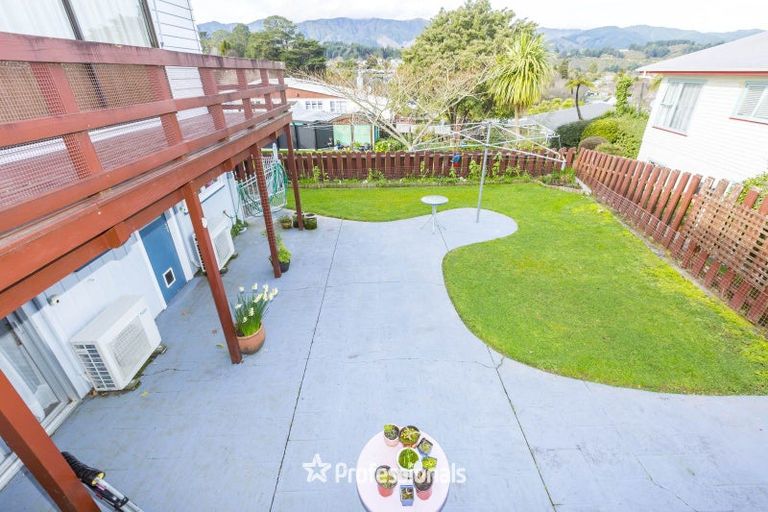 Photo of property in 27 Sunnyview Drive, Brown Owl, Upper Hutt, 5018
