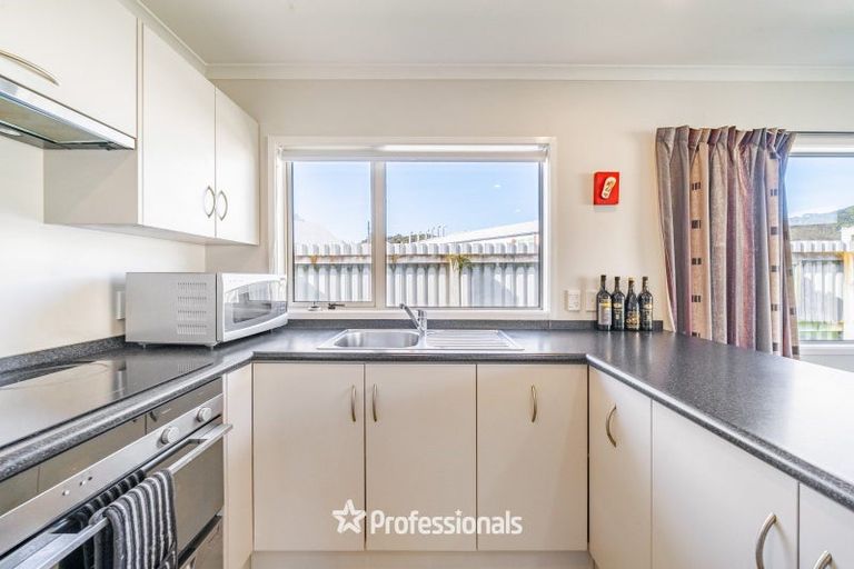 Photo of property in 17 Woodland Mews, Wainuiomata, Lower Hutt, 5014