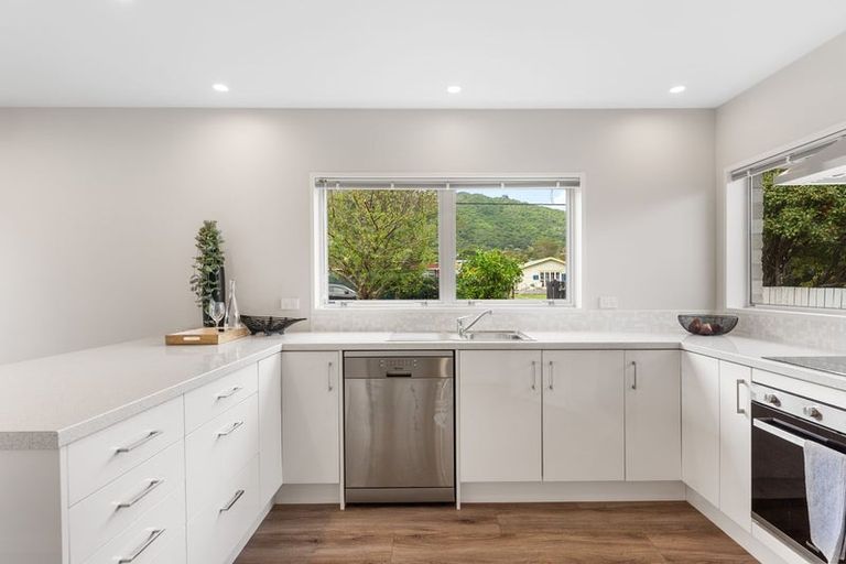 Photo of property in 2a Sylvan Avenue, Waikanae, 5036