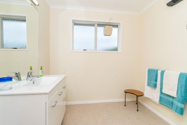 Photo of property in 6 Cross Street, Milton, 9220