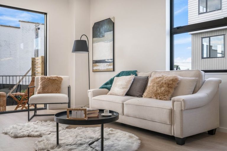 Photo of property in 7/16 Binsted Road, New Lynn, Auckland, 0600