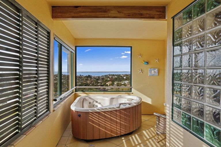 Photo of property in 801 East Coast Road, Northcross, Auckland, 0630