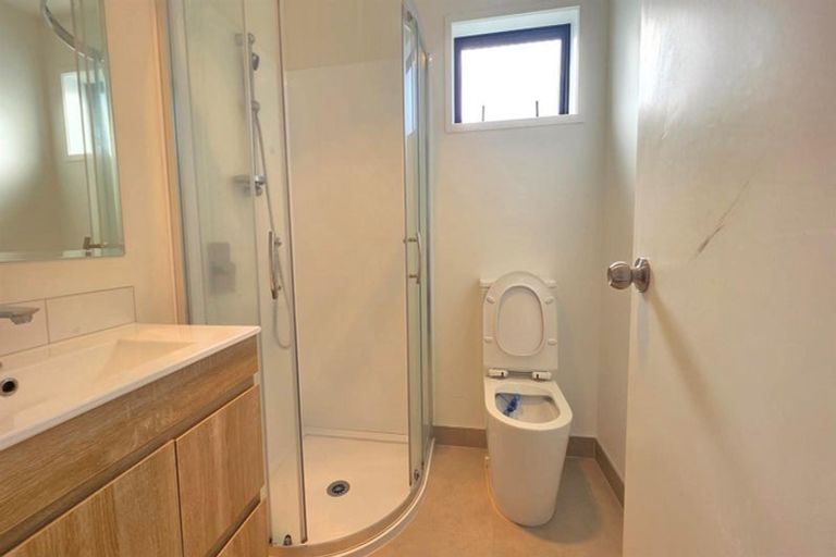 Photo of property in 22 Rauemi Way, Te Atatu South, Auckland, 0610