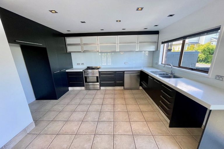 Photo of property in 3/63a Norwood Road, Bayswater, Auckland, 0622