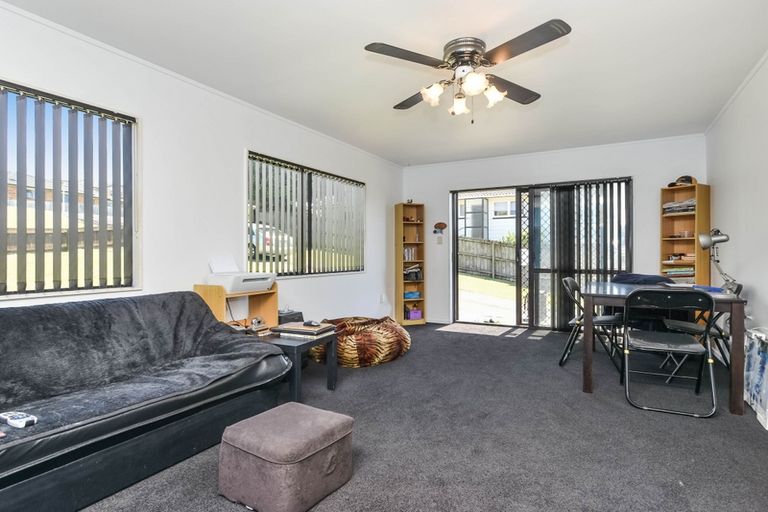 Photo of property in 236 Triangle Road, Massey, Auckland, 0614