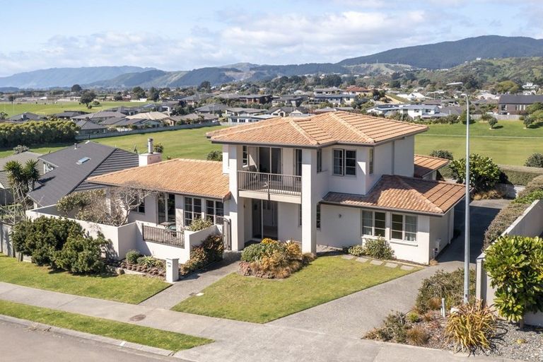 Photo of property in 136 Renown Road, Raumati South, Paraparaumu, 5032