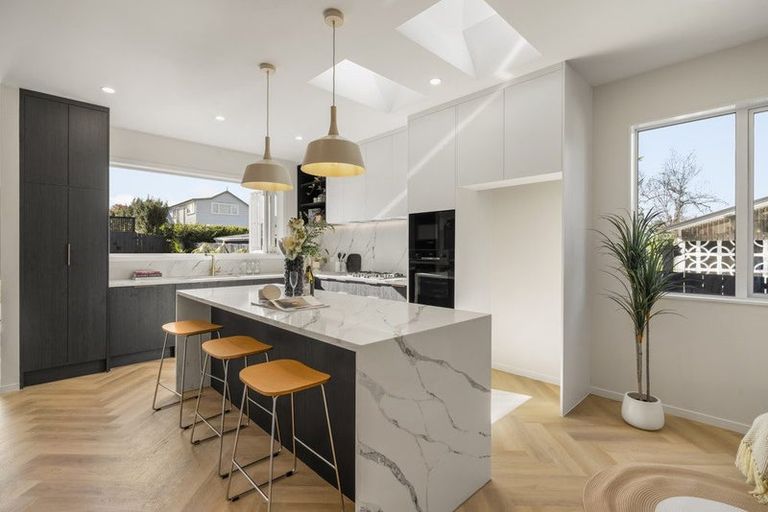 Photo of property in 8 Creamer Avenue, Belmont, Auckland, 0622