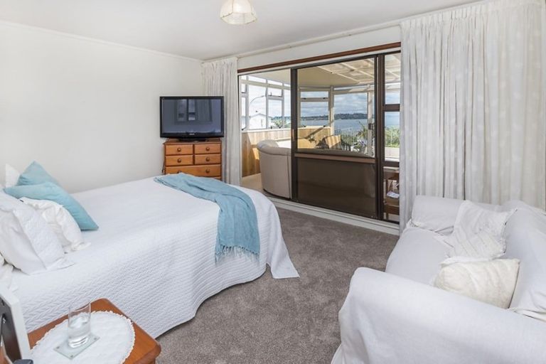 Photo of property in 2/9 Takutai Avenue, Bucklands Beach, Auckland, 2012