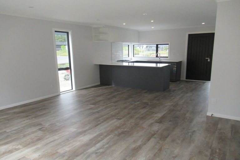 Photo of property in 28 Dahl Drive, Wallaceville, Upper Hutt, 5018
