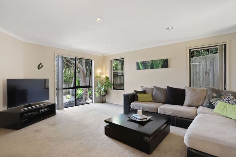 Photo of property in 7 Oratia Drive, Glen Eden, Auckland, 0602
