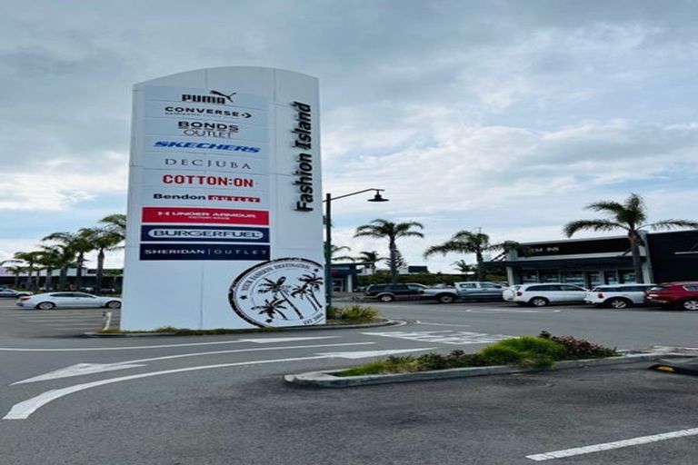 Photo of property in 25 Grabella Place, Papamoa Beach, Papamoa, 3118