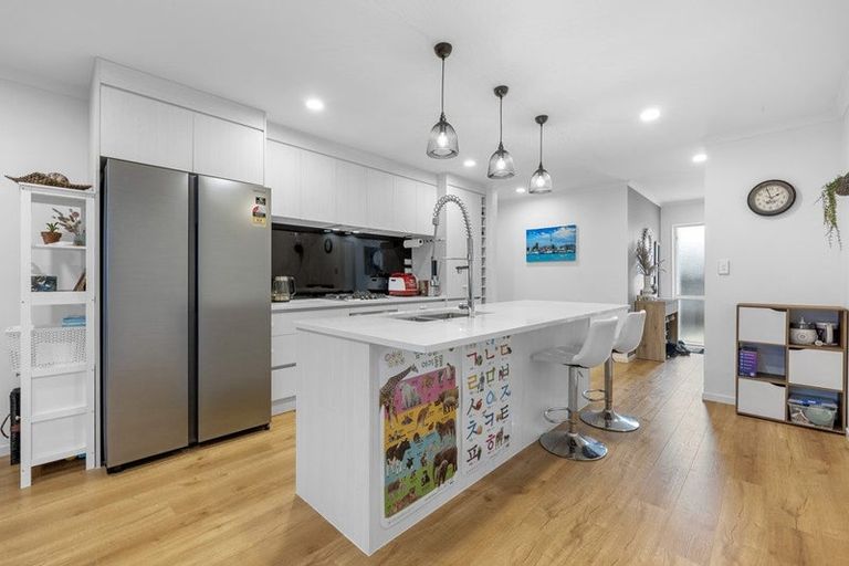 Photo of property in 16 Verdot Close, Kumeu, 0810