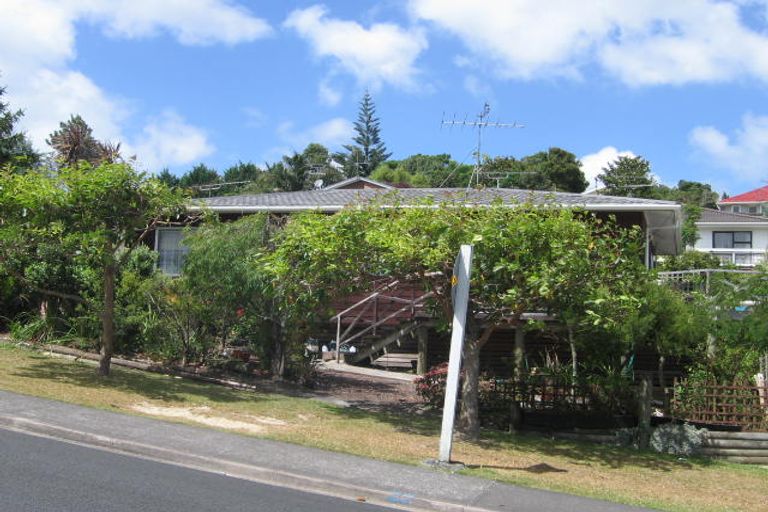 Photo of property in 1/135 Spinella Drive, Bayview, Auckland, 0629