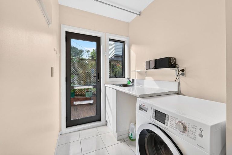 Photo of property in 2/51 Merani Street, Belmont, Auckland, 0622