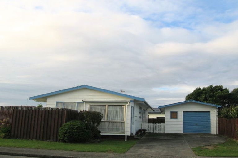 Photo of property in 4 Cypress Grove, Paraparaumu, 5032