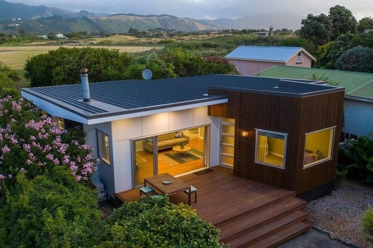 Photo of property in 20 Waikare Road, Raumati Beach, Paraparaumu, 5032