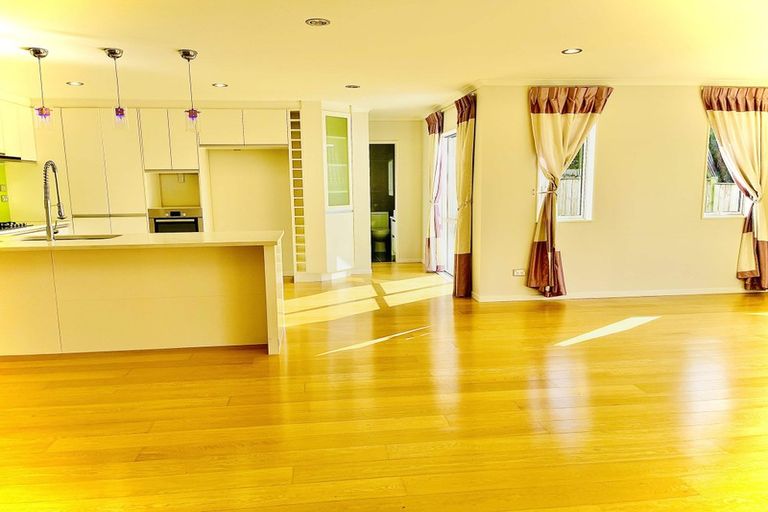 Photo of property in 66a Hutchinsons Road, Bucklands Beach, Auckland, 2014