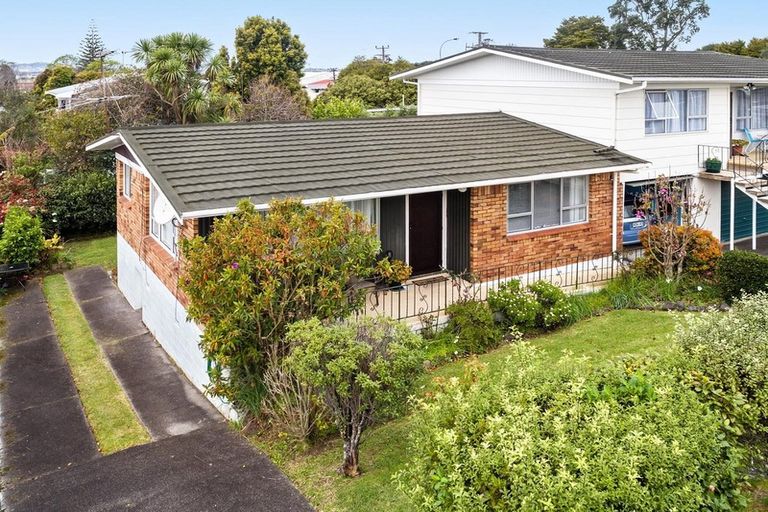 Photo of property in 3/1 Bodi Place, Te Atatu South, Auckland, 0610
