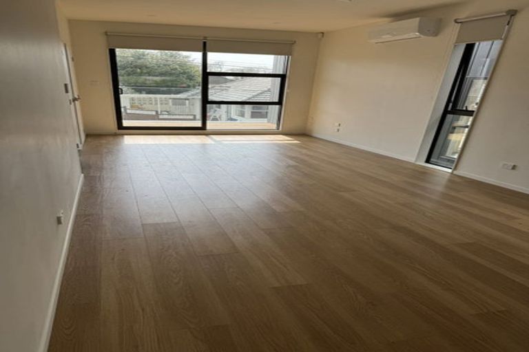 Photo of property in 6/26 Buscomb Avenue, Henderson, Auckland, 0610