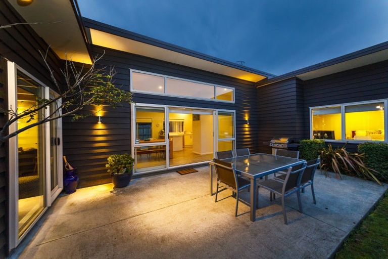 Photo of property in 92 Rosalie Terrace, Kelvin Grove, Palmerston North, 4414