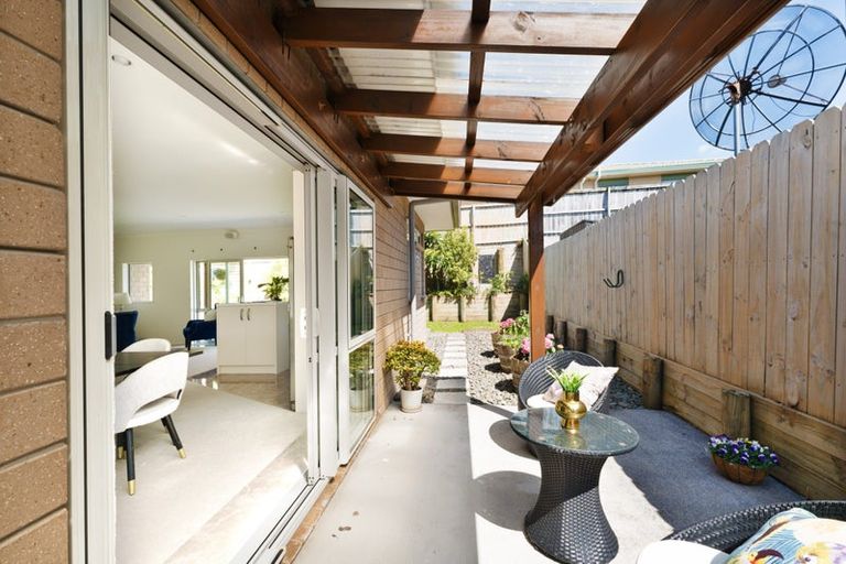 Photo of property in 16 Midhurst Avenue, Henderson, Auckland, 0612