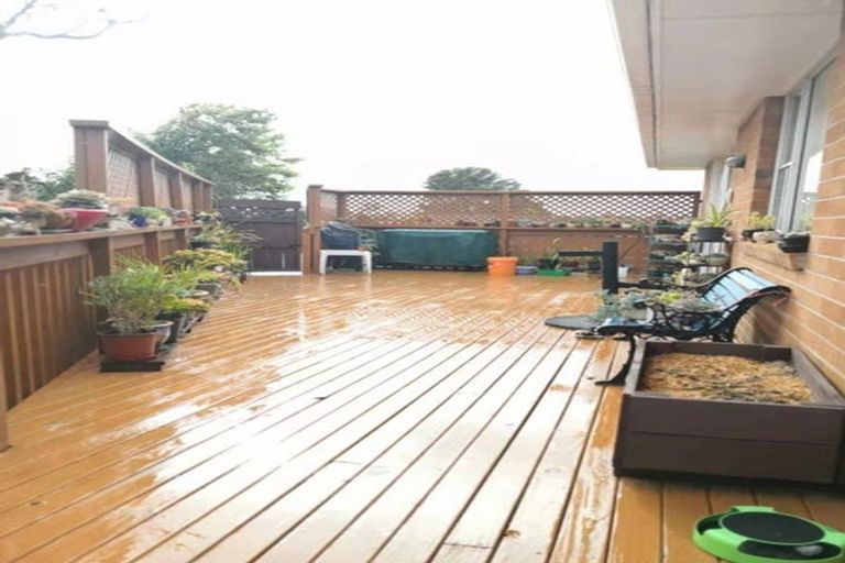 Photo of property in 13 Borrowdace Avenue, Botany Downs, Auckland, 2010