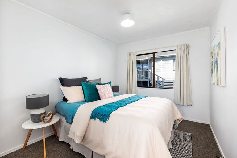 Photo of property in 58 Albatross Close, Whitby, Porirua, 5024