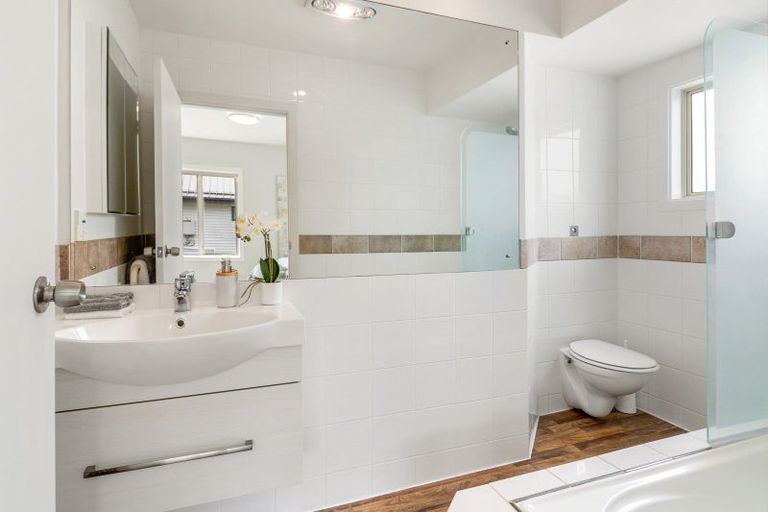 Photo of property in 1/22 Tiri Road, Milford, Auckland, 0620