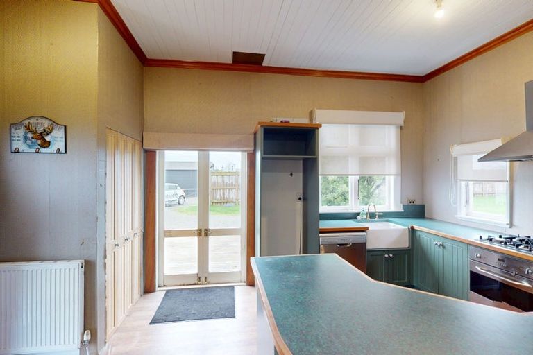Photo of property in 215 Bridge Street, Bulls, 4818