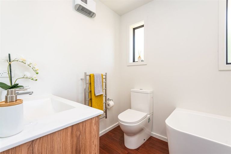 Photo of property in 23 Fairmile Place, Russley, Christchurch, 8042