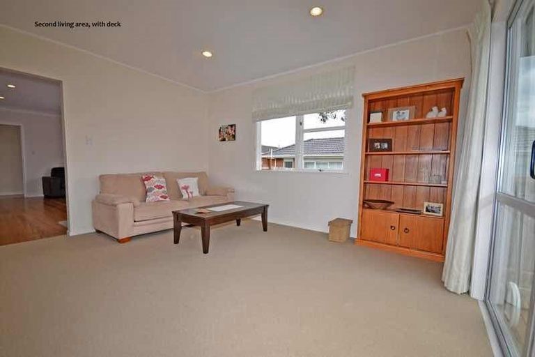 Photo of property in 9 Rowan Terrace, Te Atatu South, Auckland, 0610