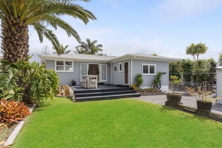 Photo of property in 253 Rangatira Road, Beach Haven, Auckland, 0626