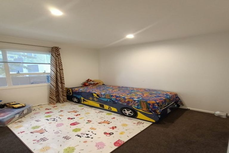 Photo of property in 2/527 Glenfield Road, Glenfield, Auckland, 0629