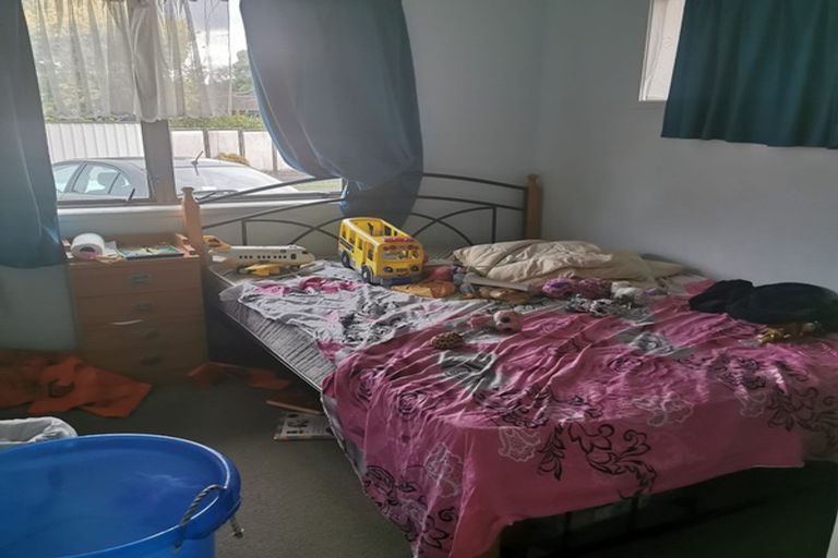 Photo of property in 1/52 Sunderlands Road, Half Moon Bay, Auckland, 2012